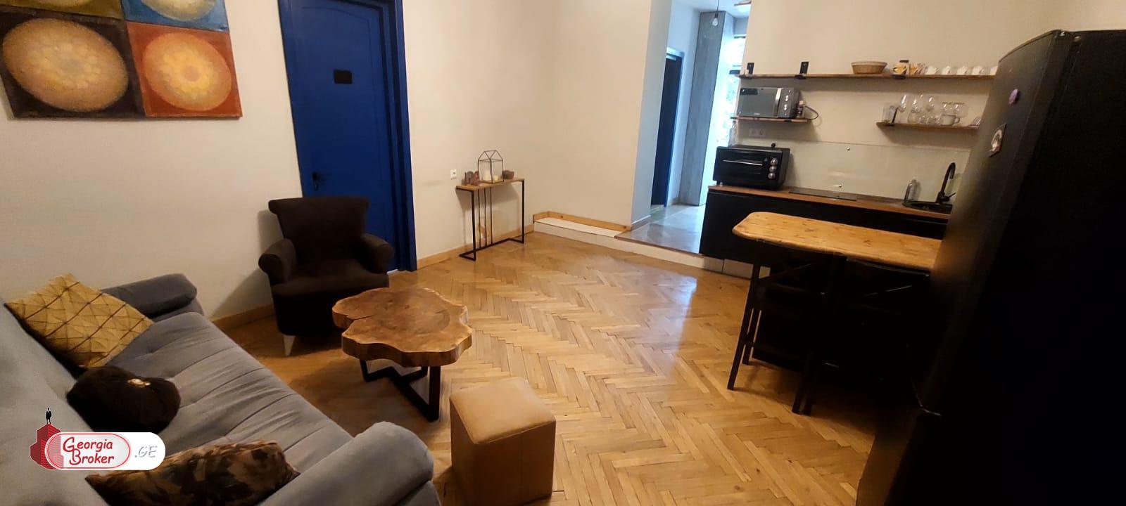 ქირავდება ახალი გარემონტებული 6 ოთახიანი ბინა ვერის პარკთან